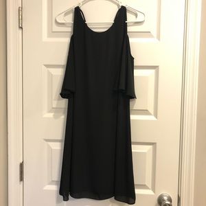 Chelsea28 LBD w/shoulder sleeves in size XS